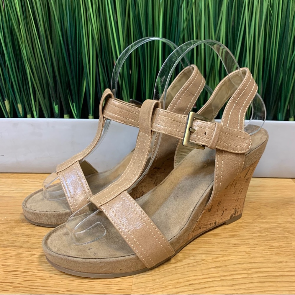 Sz 7 Aerosoles Memory Form Beige Sandal